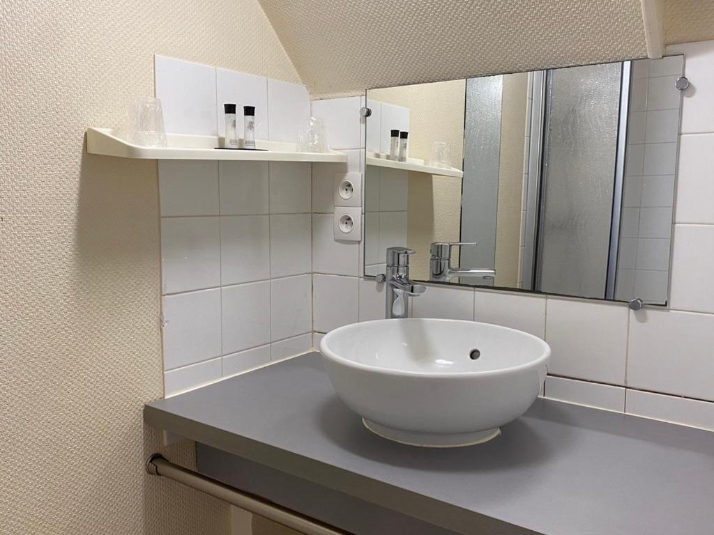 Hotel De La Poste Falaise  Ngoại thất bức ảnh