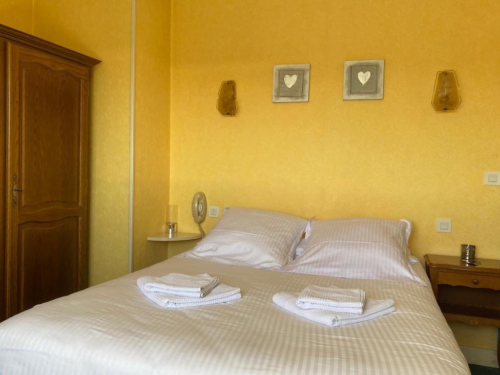 Hotel De La Poste Falaise  Ngoại thất bức ảnh