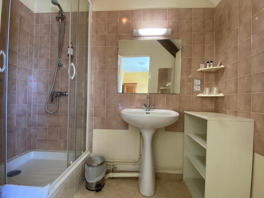 Hotel De La Poste Falaise  Ngoại thất bức ảnh