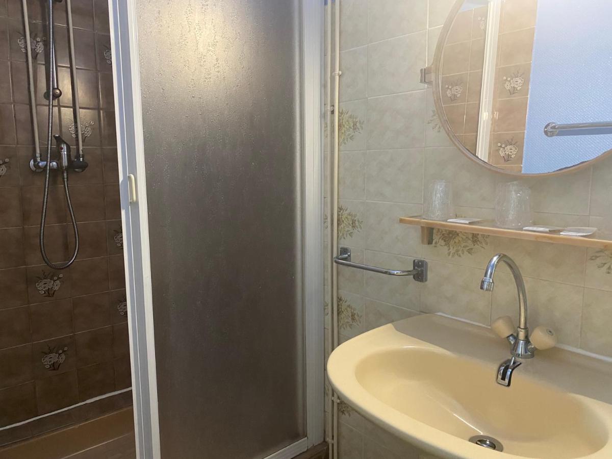 Hotel De La Poste Falaise  Ngoại thất bức ảnh